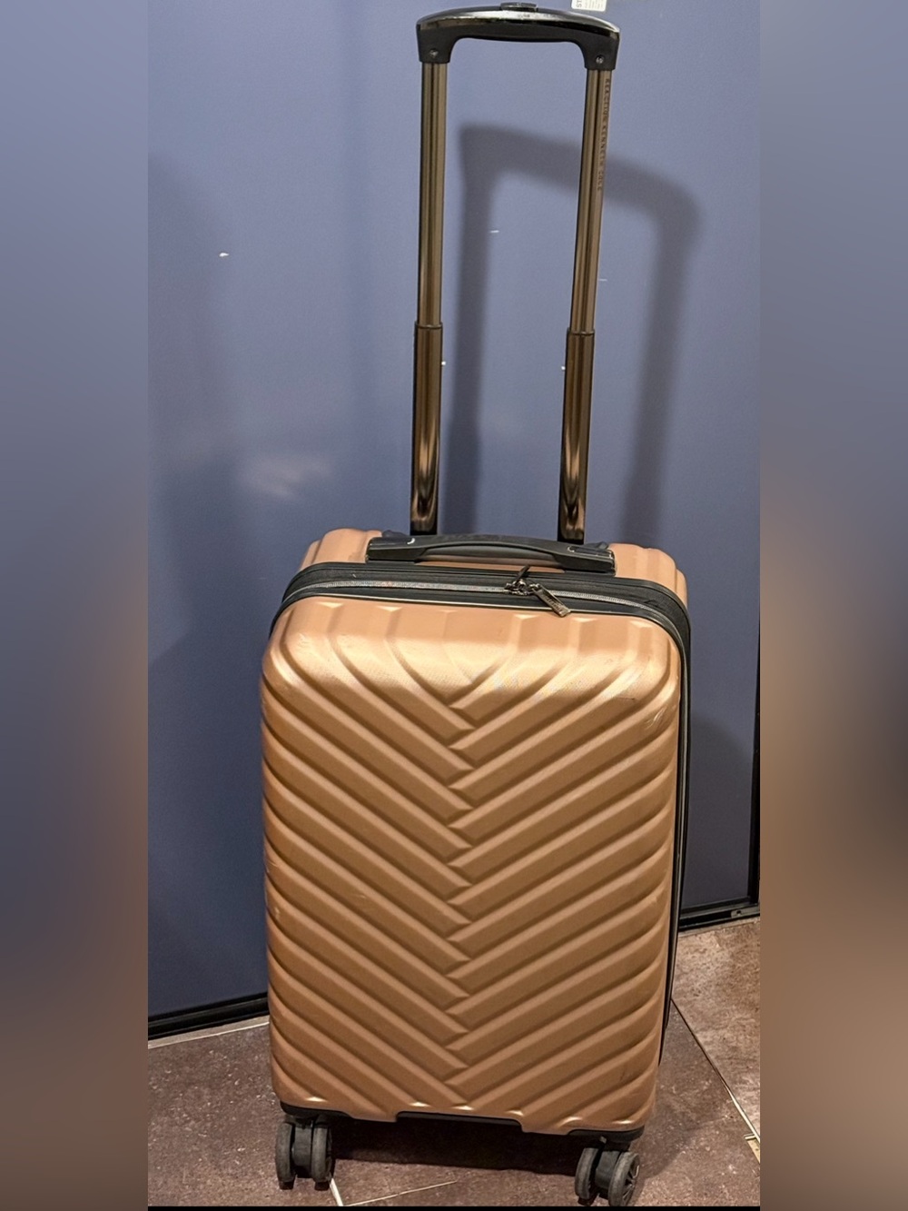 Kenneth Cole Hardshell Carry-on Spinner Suitcase